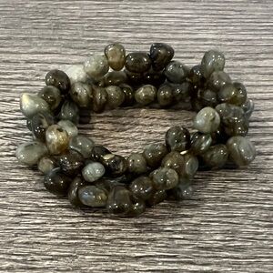 Elegant Gray, Green and Blue Beaded Bracelet (Labradorite)